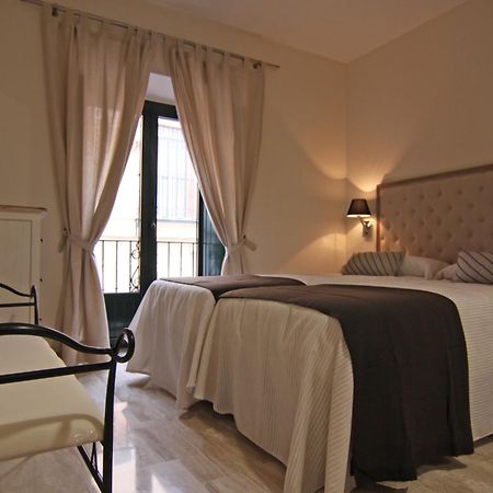 Apartamentos Living Sevilla Centro Maestranza ภายนอก รูปภาพ