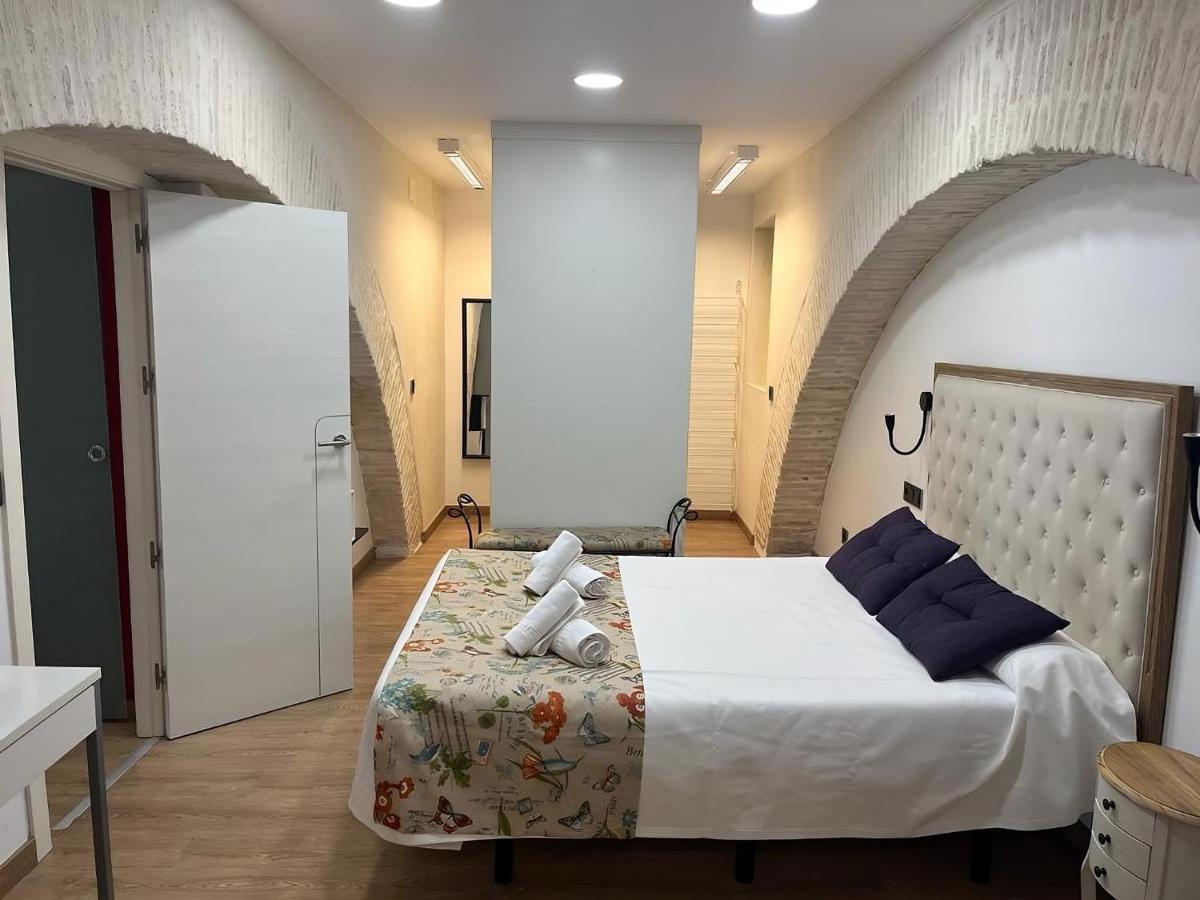 Apartamentos Living Sevilla Centro Maestranza ภายนอก รูปภาพ