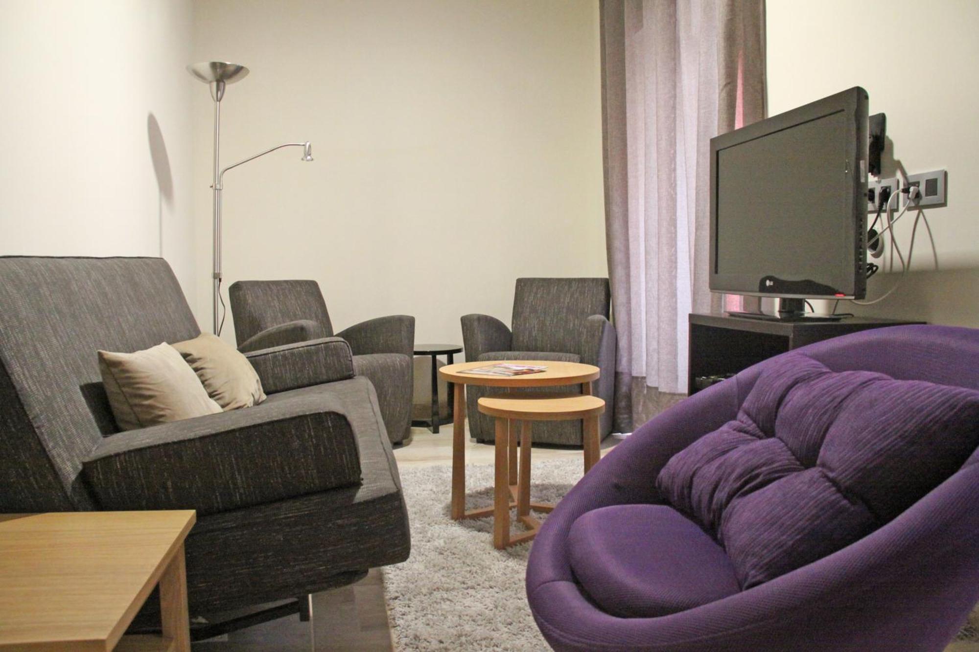 Apartamentos Living Sevilla Centro Maestranza ภายนอก รูปภาพ